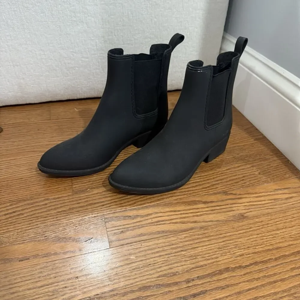 Steve Madden 7.5 Chelsea Rubber Rain Ankle Boots Chunky Block Lug Sole Pull-On